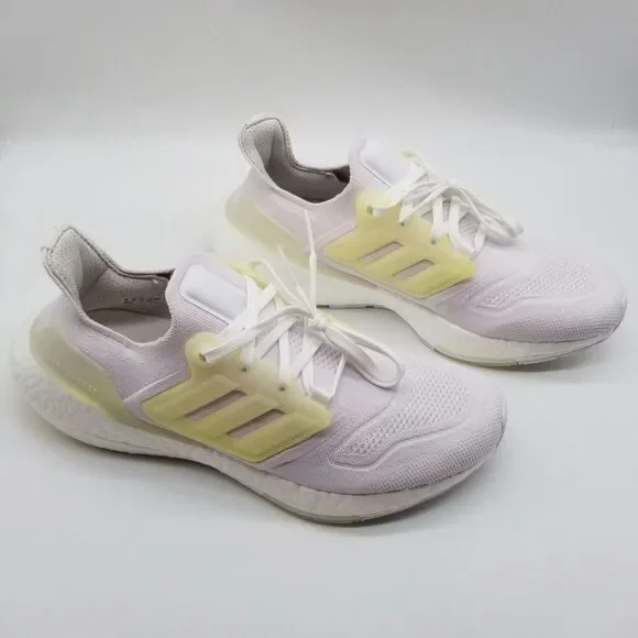 Adidas Ultraboost 22 Women Size 9 Triple White Casual Running Shoes GX5590